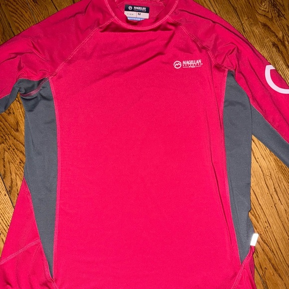 Magellan Outdoors Tops - Magellan Boyfriend Fit Womems SPF Top SZ M
